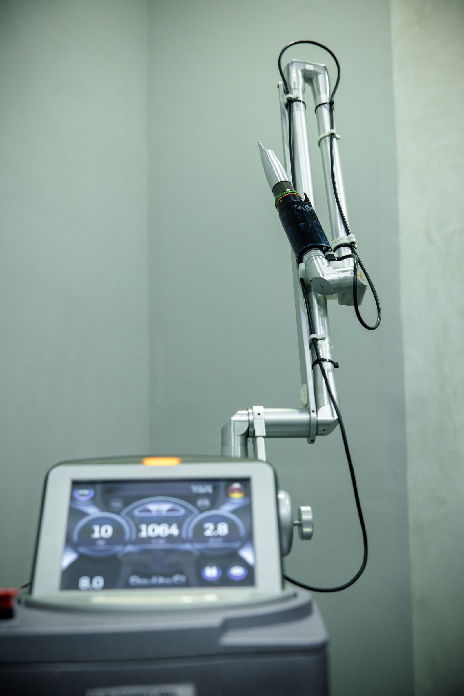 Pigment-targeted laser equipment at Armoraa skin clinic, Chennai